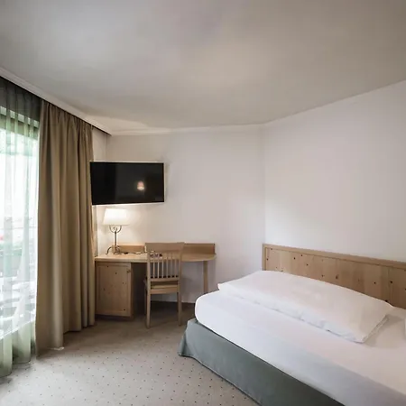 Hotel Vierbrunnenhof